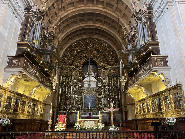 Cosa vedere a Coimbra in mezza giornata o un giorno Interno della Cattedrale Nuova di Coimbra Sé Nova, Coimbra