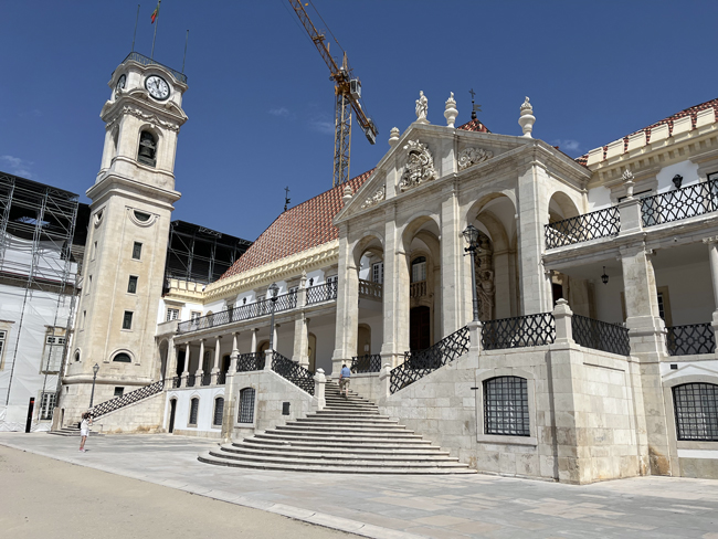 Cosa vedere a Coimbra in mezza giornata o un giorno Torre dell'Orologio e Palazzo Reale, Università di Coimbra