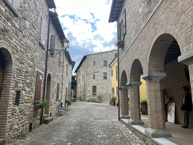 Cosa vedere a Frontino e dintorni in un giorno Centro storico, Frontino