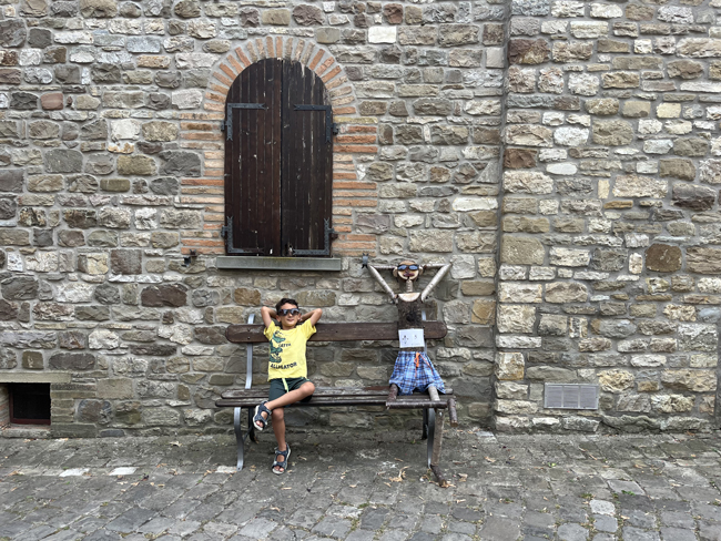 Cosa vedere a Frontino e dintorni in un giorno Spaventapasseri in gara, Frontino