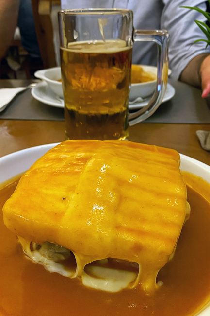 Francesinha piatti portoghesi