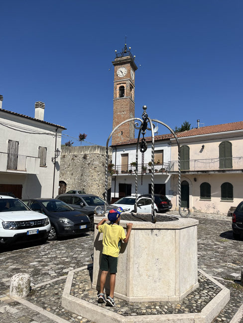 Cosa vedere a Montescudo-Montecolombo e dintorni Piazza del Comune, Montescudo