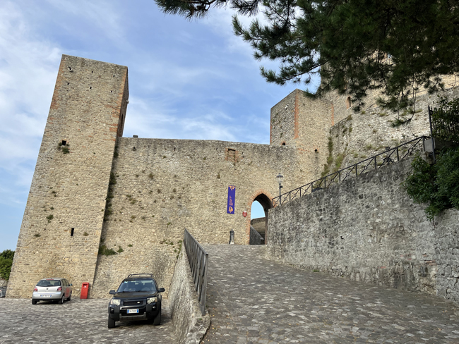 Montefiore Conca e dintorni: cosa vedere, leggenda, castello Rocca Malatestiana, Montefiore Conca