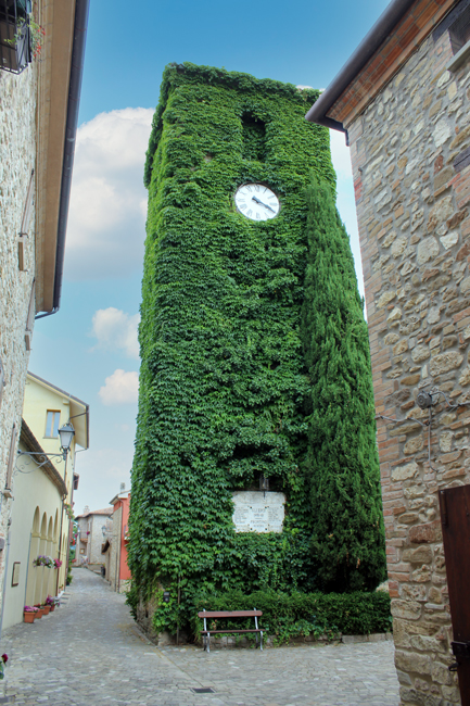 Cosa vedere a Frontino e dintorni in un giorno Torre dell'orologio, Frontino