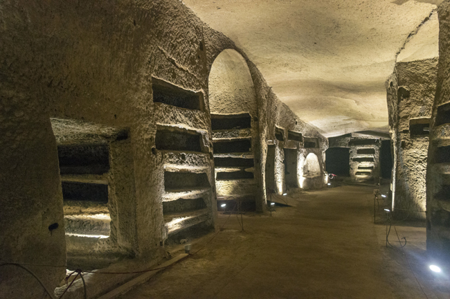 Napoli sotterranea e verticale: scoprire la città attraverso i suoi livelli nascosti Catacombe di San Gennaro, Napoli