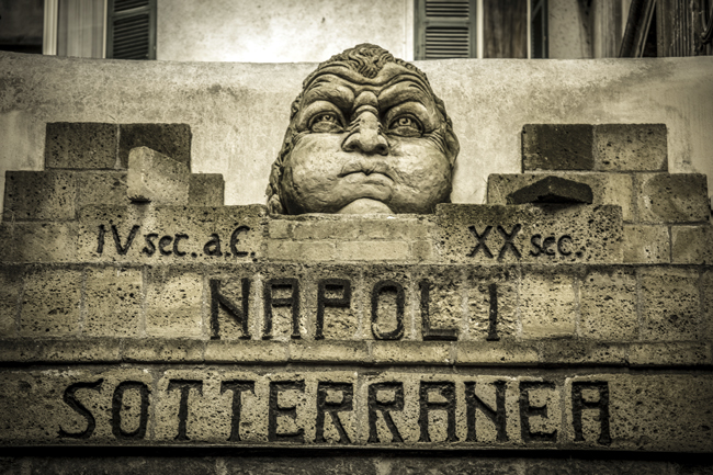 Napoli sotterranea e verticale: scoprire la città attraverso i suoi livelli nascosti Eolo, Napoli Sotterranea (Photo Credits: Wikimedia Commons)