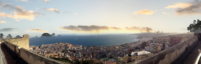 Napoli sotterranea e verticale: scoprire la città attraverso i suoi livelli nascosti Belvedere da Castel Sant'Elmo, Napoli