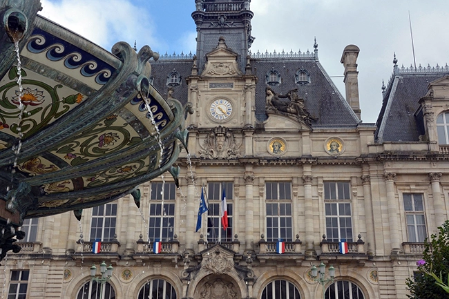 Cosa vedere a Limoges in un giorno: porcellane e non solo Municipio di Limoges