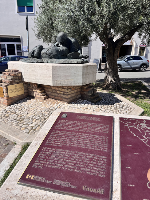 Cosa vedere a Ortona in un giorno Monumento ai Caduti canadesi, Ortona