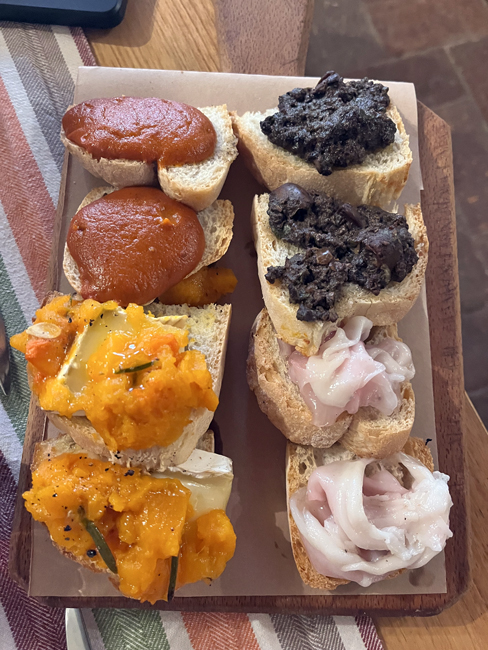 Cosa vedere a Sansepolcro in mezza giornata Crostini toscani