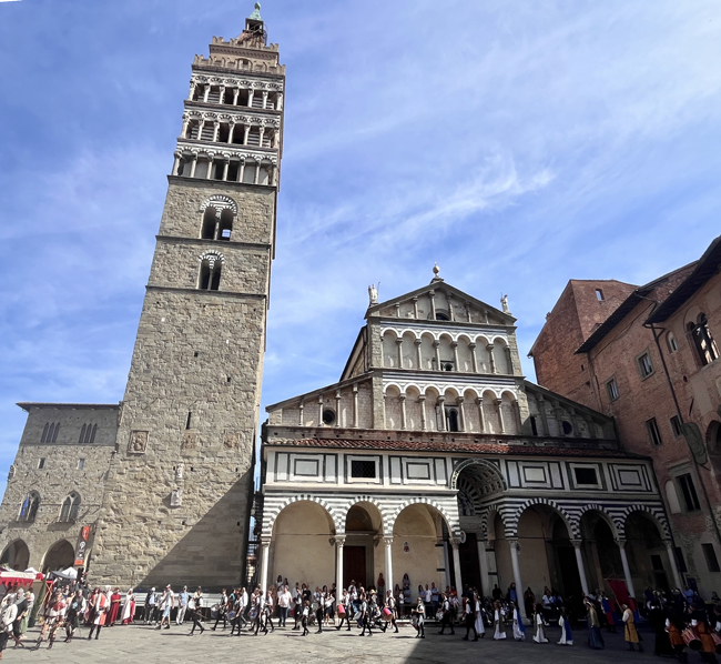 Cosa vedere a Pistoia in un giorno: itinerario con mappa Cattedrale di San Zeno, Pistoia