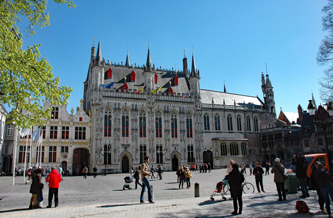 Bruges: cosa vedere in un giorno nella Venezia del Nord Europa Municipio di Bruges