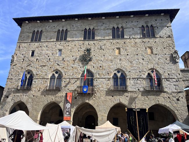 Cosa vedere a Pistoia in un giorno: itinerario con mappa Palazzo Comunale, Pistoia