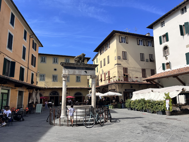 Cosa vedere a Pistoia in un giorno: itinerario con mappa Piazza della Sala, Pistoia