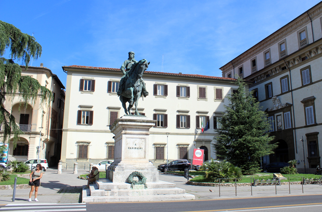 Cosa vedere a Pistoia in un giorno: itinerario con mappa Piazza Garibaldi, Pistoia