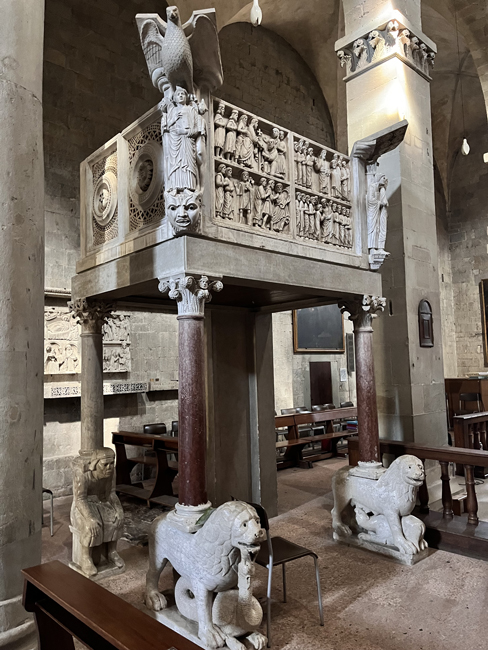 Cosa vedere a Pistoia in un giorno: itinerario con mappa Pulpito di Guido da Como, Chiesa di San Bartolomeo - Pistoia