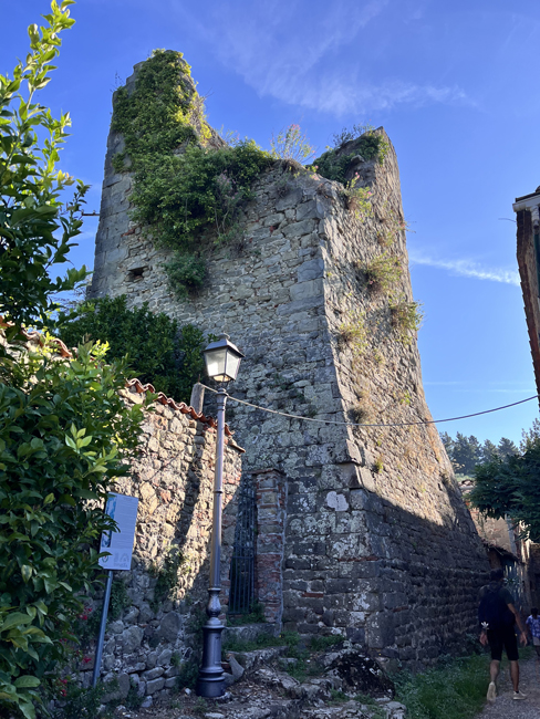 Cosa vedere a Collodi in un giorno, il paese di Pinocchio Rocca di Collodi