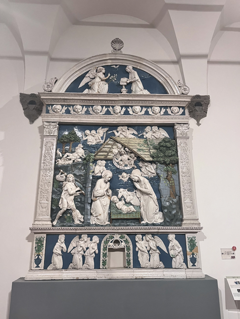 Cosa vedere a Sansepolcro in mezza giornata Andrea della Robbia, Natività con l’Annuncio ai pastori e Annunciazione