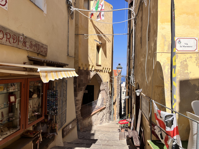 Tour Sardegna Nord-Ovest: cosa vedere in 2 giorni e mappa centro-storico-castelsardo