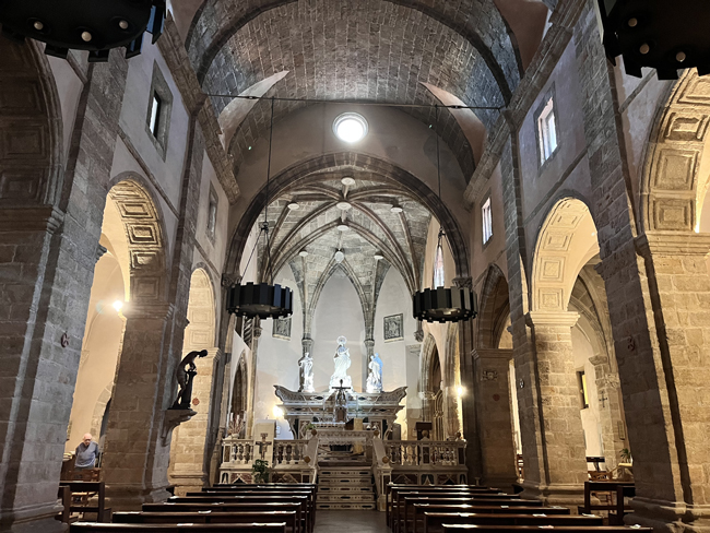 Cosa vedere ad Alghero e dintorni in un giorno Interno, Chiesa di San Francesco - Alghero