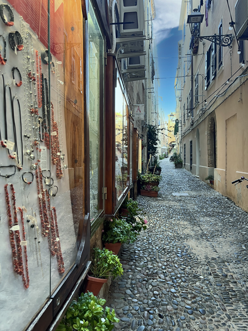 Cosa vedere ad Alghero e dintorni in un giorno Negozio di coralli, Alghero