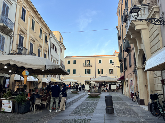 Cosa vedere ad Alghero e dintorni in un giorno Piazza Civica, Alghero