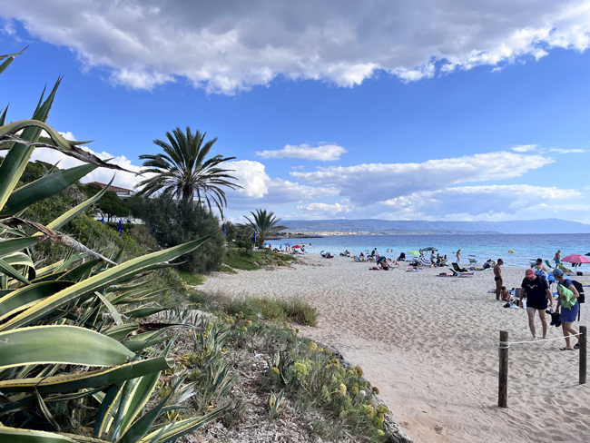 Cosa vedere ad Alghero e dintorni in un giorno Spiaggia Le Bombarde, Alghero