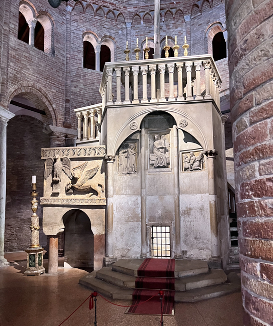 Cosa vedere a Bologna in 2 giorni: arte, mercatini e sapori tipici Basilica del Sepolcro, Chiesa di Santo Stefano - Bologna
