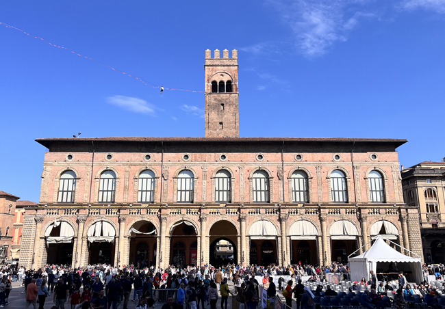 Cosa vedere a Bologna in 2 giorni: arte, mercatini e sapori tipici palazzo-del-podestà-bologna