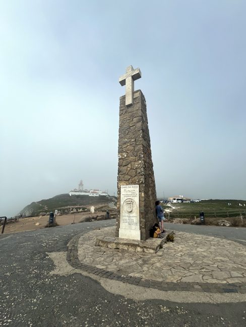 Cosa visitare a Cabo de Roca, dove finisce il mondo Stele commemorativa, Cabo de Roca