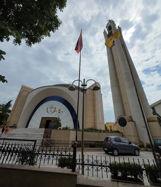 Cosa vedere a Tirana in un giorno a piedi: itinerario e mappa Cattedrale Ortodossa della Resurrezione di Cristo, Tirana