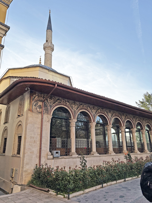Cosa vedere a Tirana in un giorno a piedi: itinerario e mappa Moschea Et'hem Bey, Tirana
