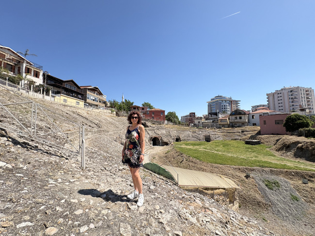 Cosa vedere a Durazzo in un giorno: itinerario con mappa tra centro e mare Anfiteatro romano, Durazzo