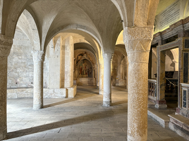 Cosa vedere a Sulmona in mezza giornata, itinerario e mappa Cripta, Cattedrale di San Panfilo - Sulmona