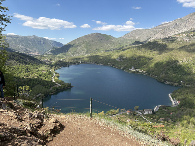 Cosa vedere a Sulmona in mezza giornata, itinerario e mappa Lago di Scanno, Abruzzo