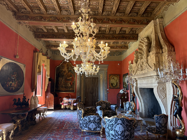 Cosa vedere a Vigoleno in un giorno Sala Rossa, Castello di Vigoleno