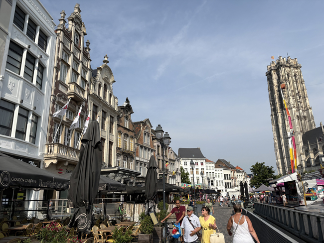 Cosa vedere a Mechelen in un giorno, il gioiello delle Fiandre Grote Markt, Mechelen