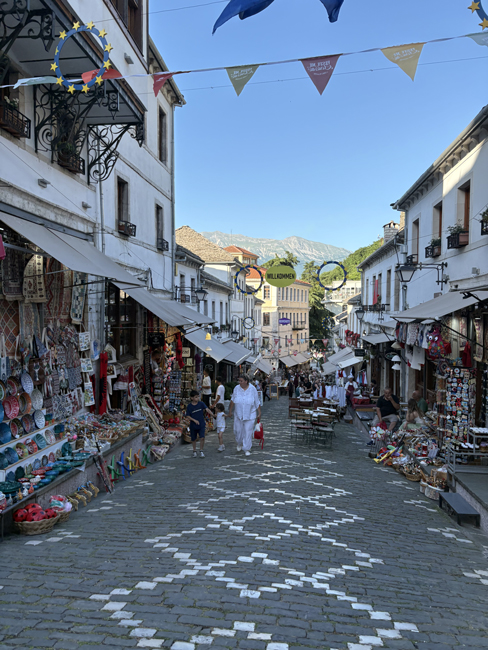 Organizzare un viaggio in Albania: itinerario di 4 giorni on the road argirocastro-bazar