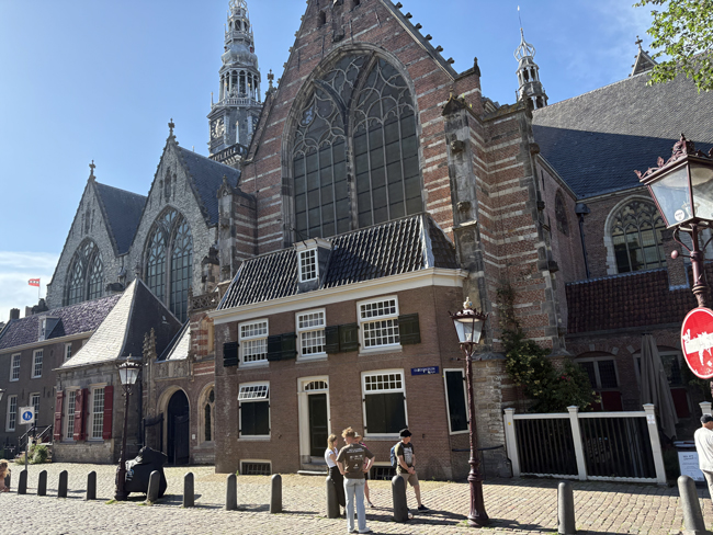 Cosa vedere ad Amsterdam in 3 giorni: itinerario e mappa Chiesa Vecchia, Amsterdam
