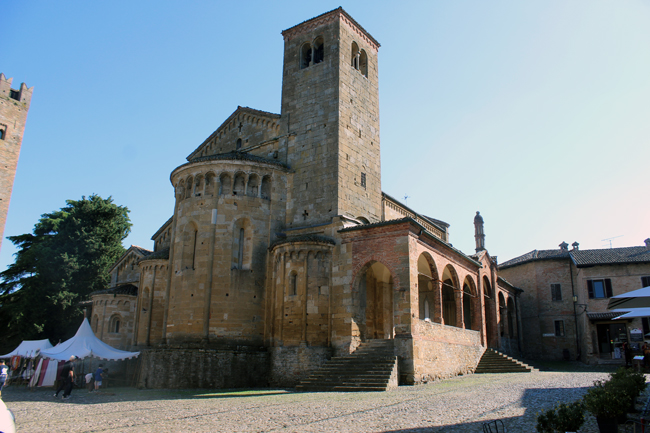 Cosa vedere a Castell'Arquato e dintorni, borgo medievale Collegiata di Santa Maria, Castell'Arquato