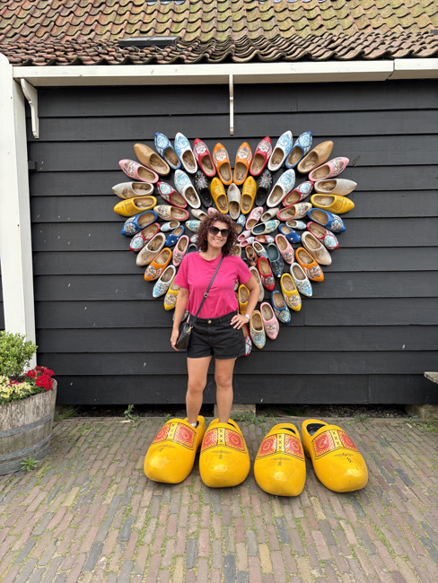Cosa vedere ad Amsterdam in 3 giorni: itinerario e mappa Fabbrica di zoccoli olandesi, Zaanse Schans