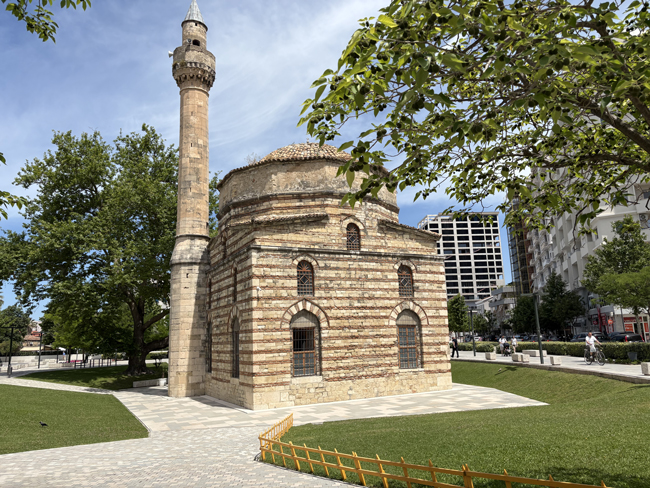 Cosa vedere a Valona in un giorno a piedi Moschea Muradie, Valona