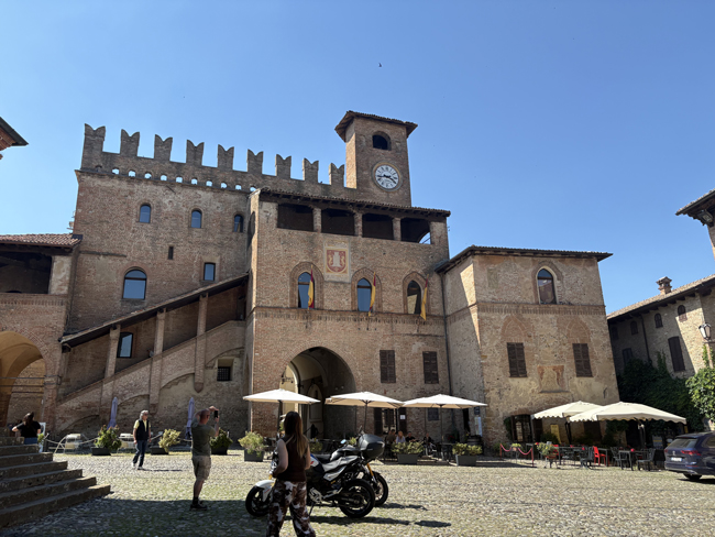 Cosa vedere a Castell'Arquato e dintorni, borgo medievale Palazzo del Podestà, Castell'Arquato