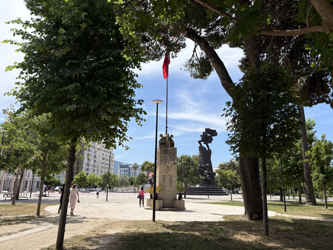Cosa vedere a Valona in un giorno a piedi Piazza della Bandiera, Valona
