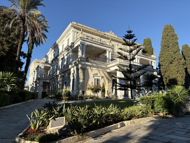 Cosa vedere a Corfù in 2 giorni: tour on the road dell'isola Achilleion, Isola di Corfù