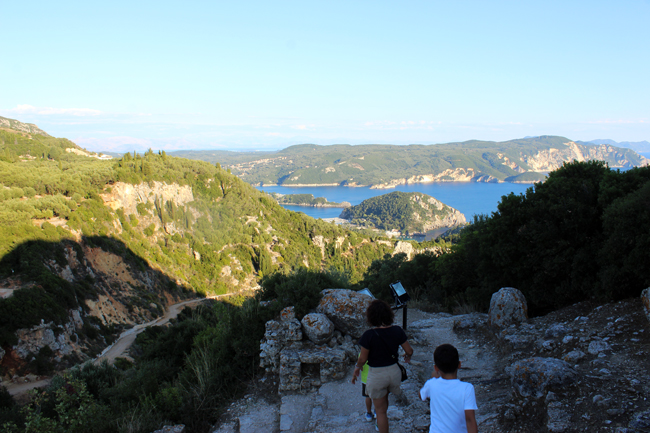 Cosa vedere a Corfù in 2 giorni: tour on the road dell'isola Castello di Angelokastro, Isola di Corfù