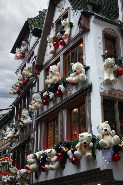 I 10 Mercatini di Natale più belli in Europa Facciata di una casa decorata, Strasburgo